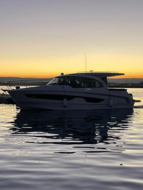 Beneteau Bed & Boat